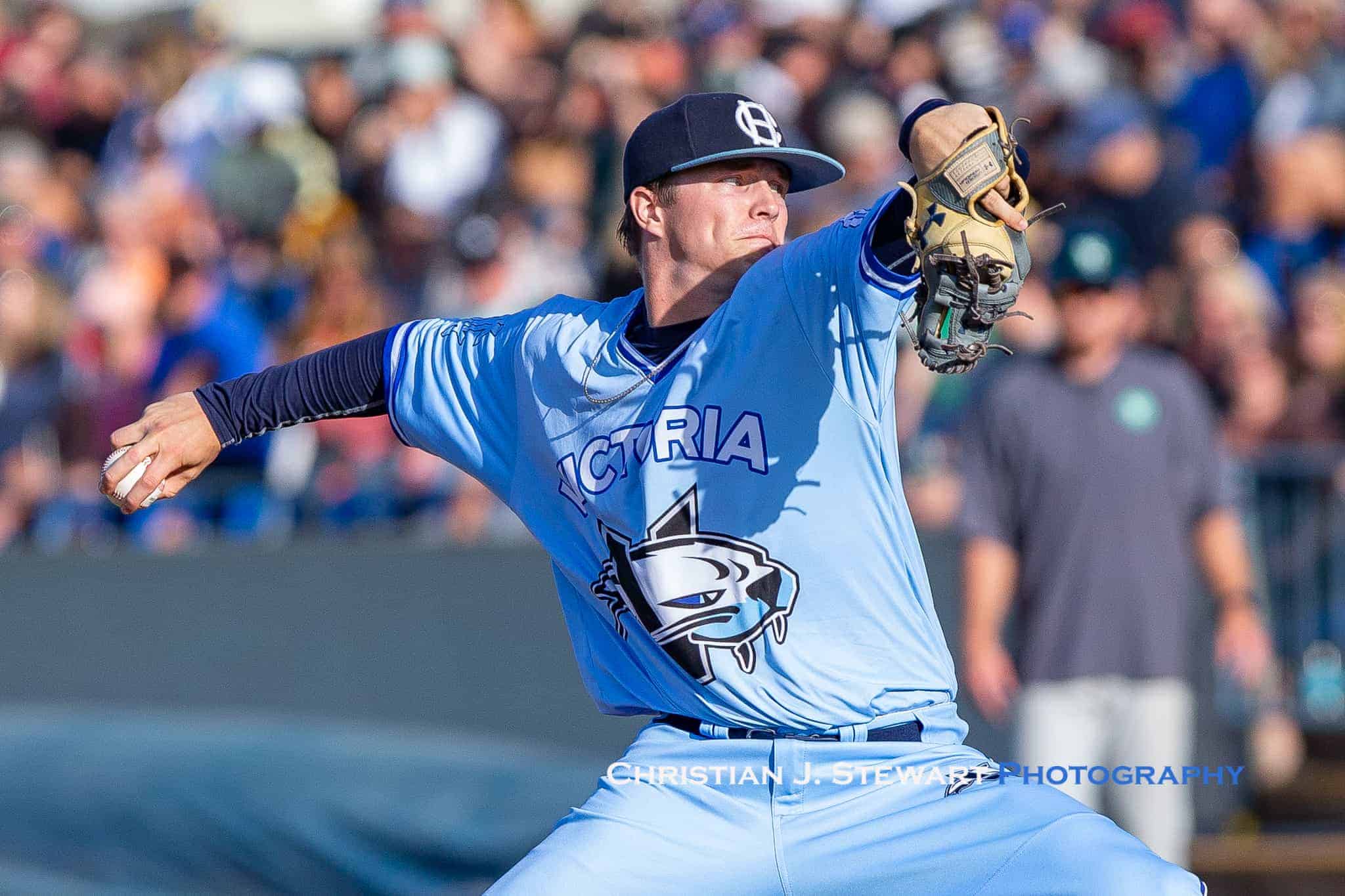 Hawkins propels HarbourCats to series-clinching victory over Pippins